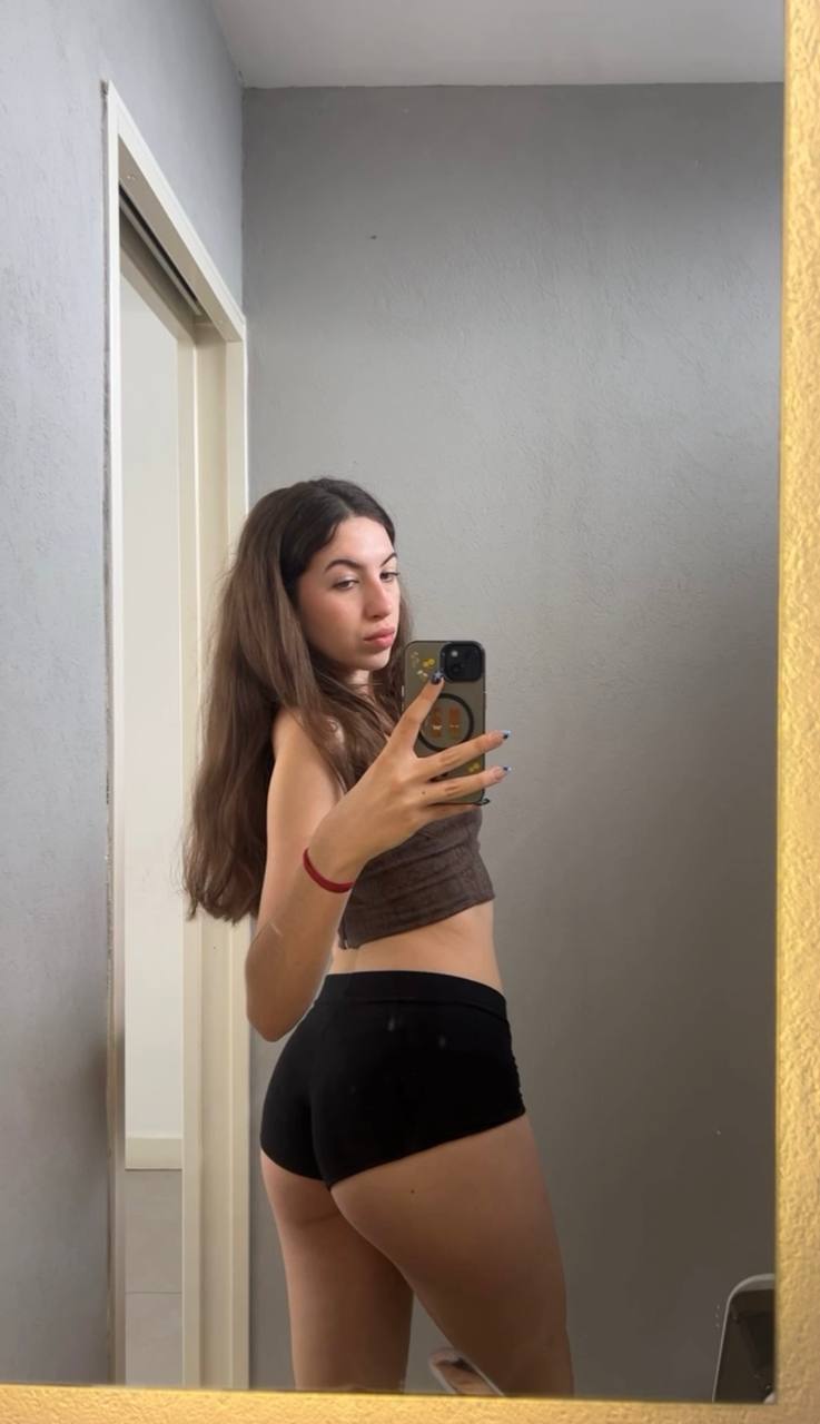 Amber in her underwear in Kampinas