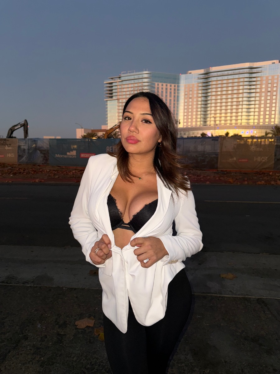 Take a pause and enjoy Ali Cruz — streaming from Kampinas