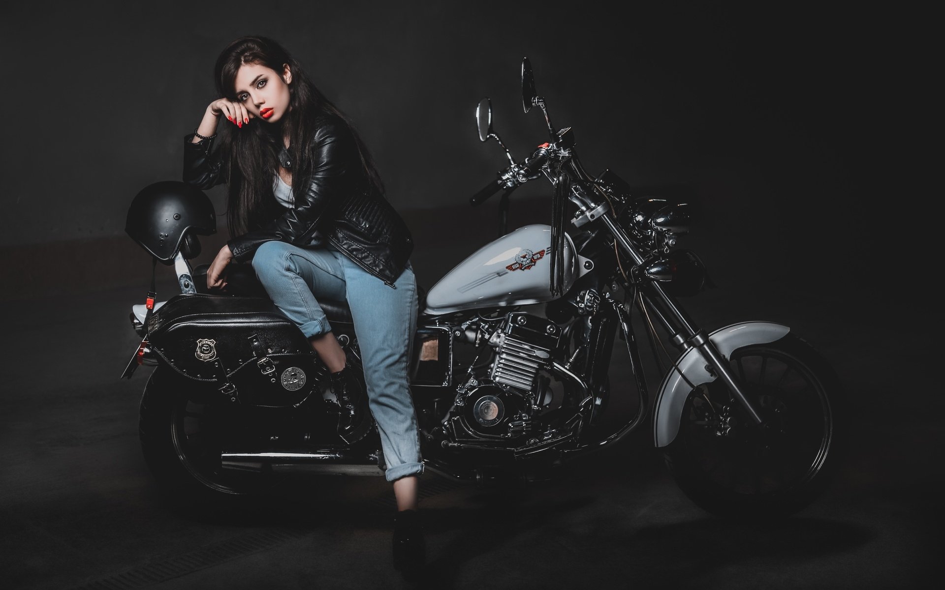 Biker girls: style and drive in Kampinas