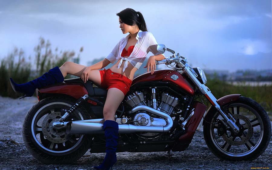 Beautiful girls and motorcycles in Kampinas