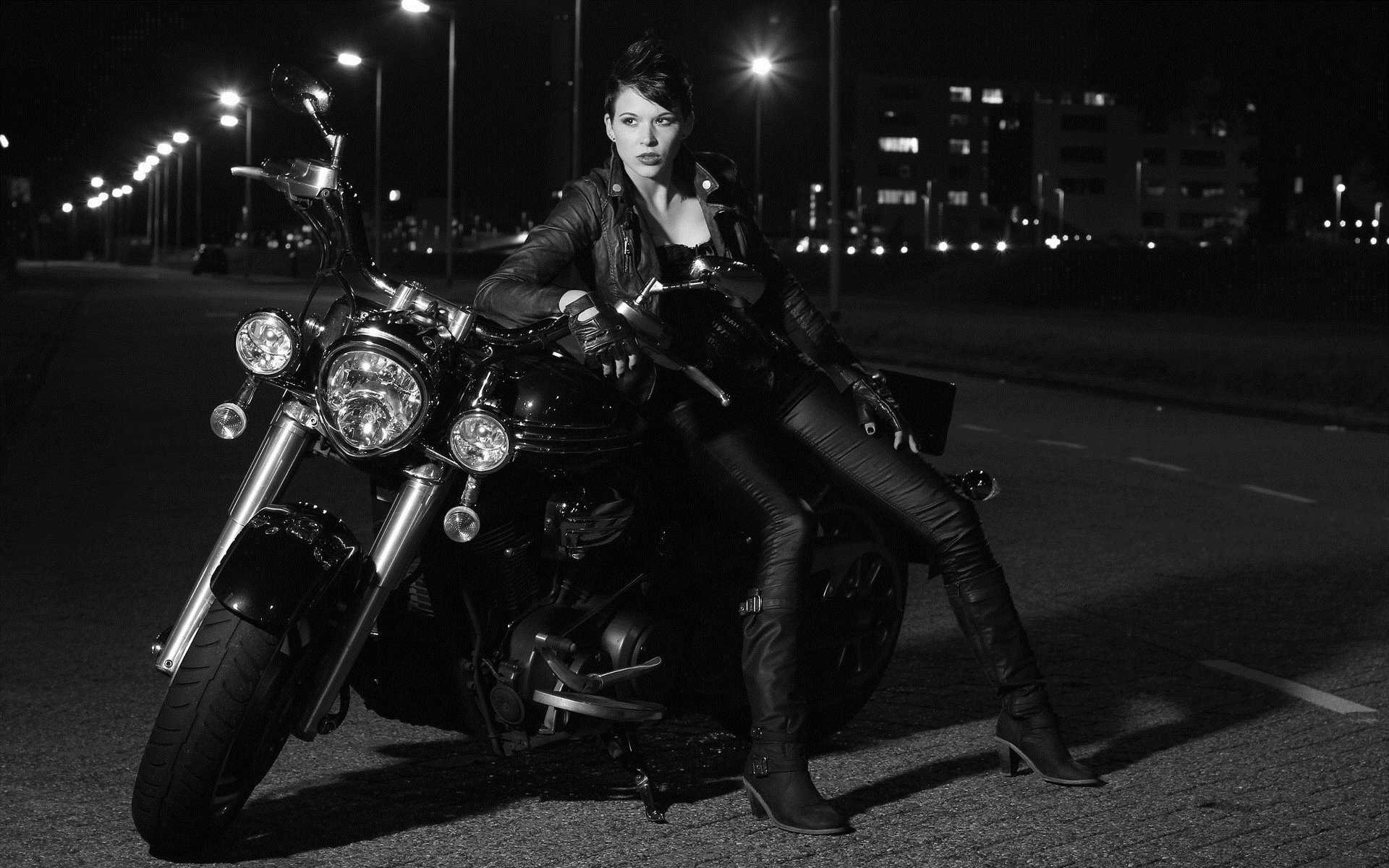 Photo Beautiful girls and motorcycles in Kampinas