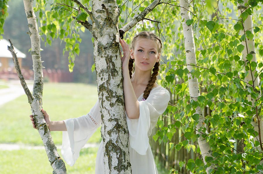 Women in Slavic costumes in Kampinas
