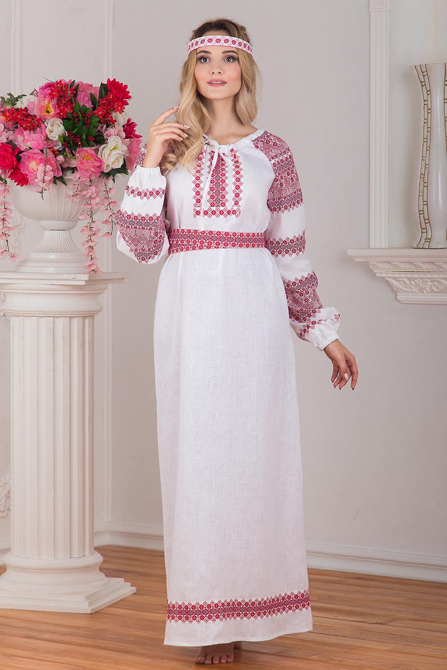 Women in Slavic costumes in Kampinas