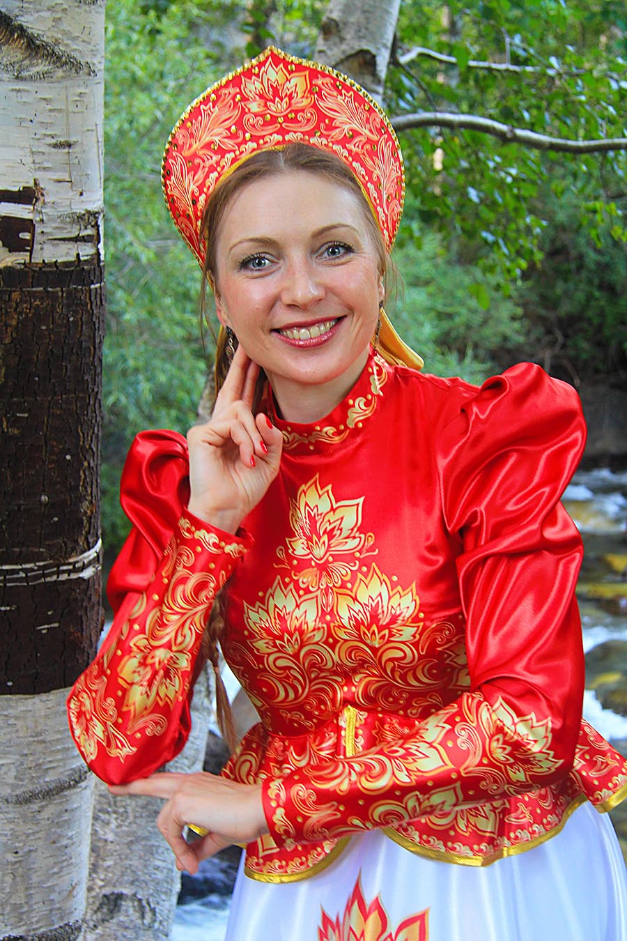 Women in Slavic costumes in Kampinas