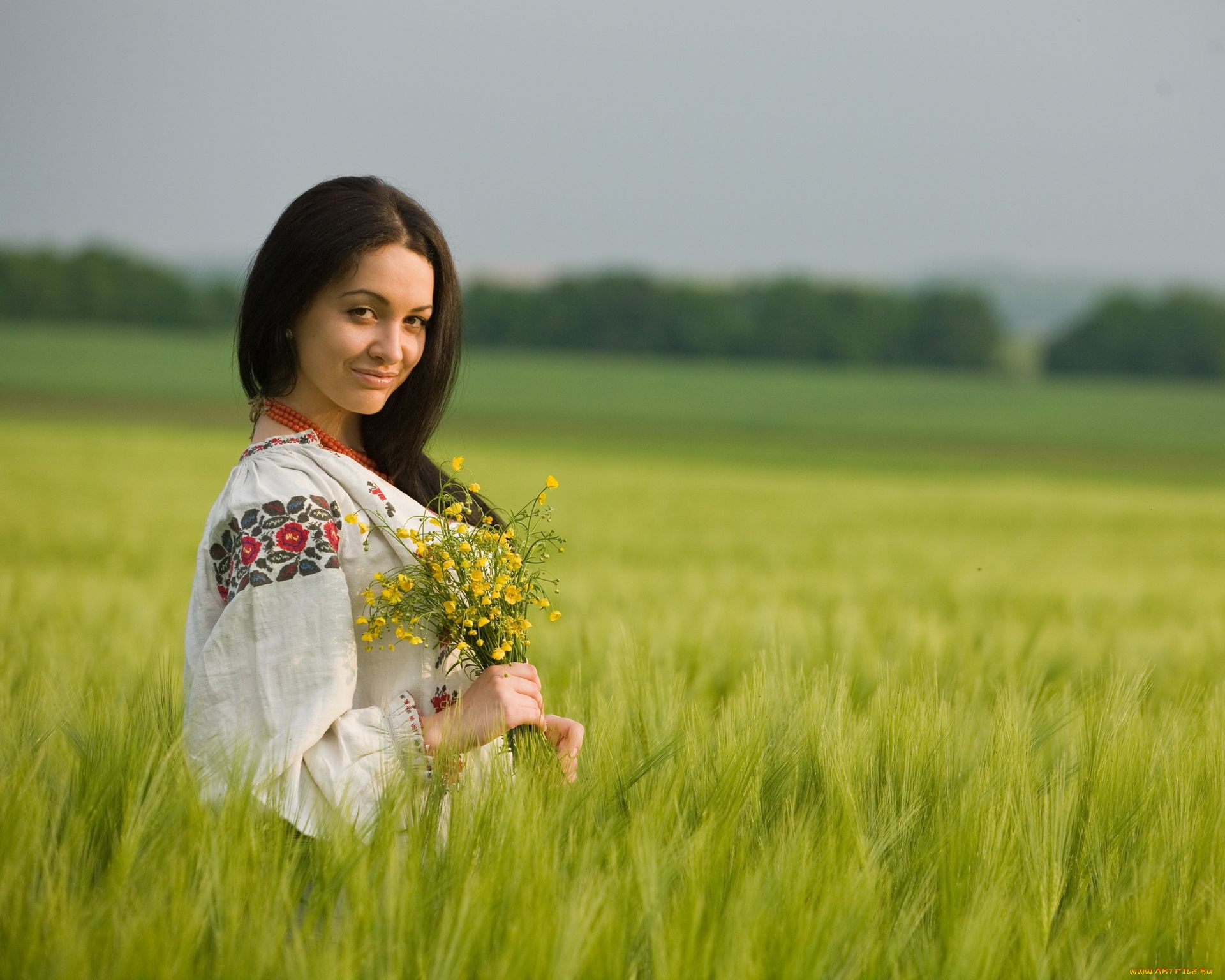 Women in Slavic costumes in Kampinas