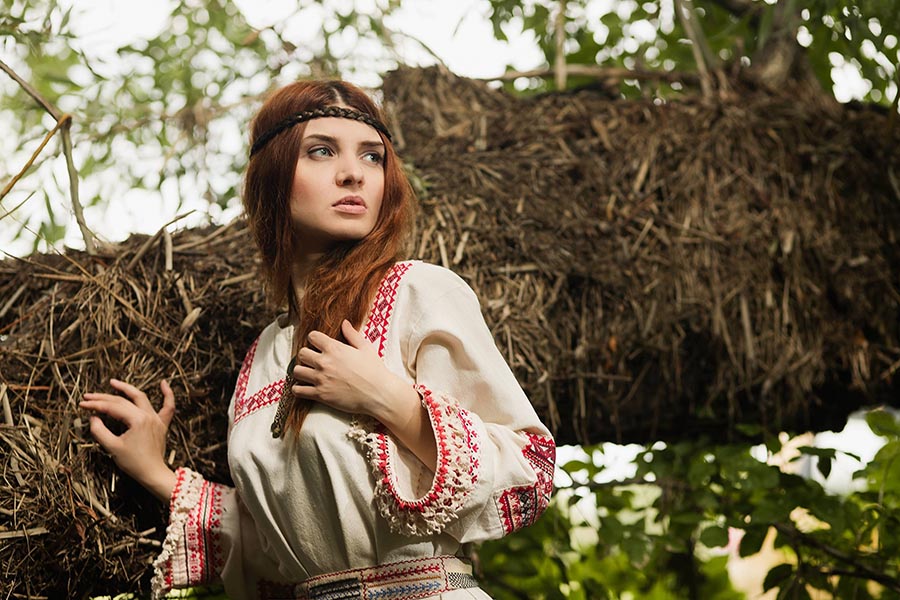Women in Slavic costumes in Kampinas