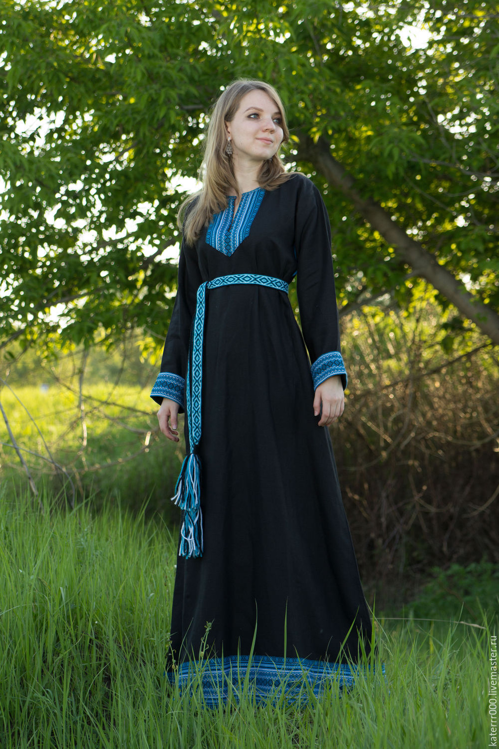 Women in Slavic costumes in Kampinas