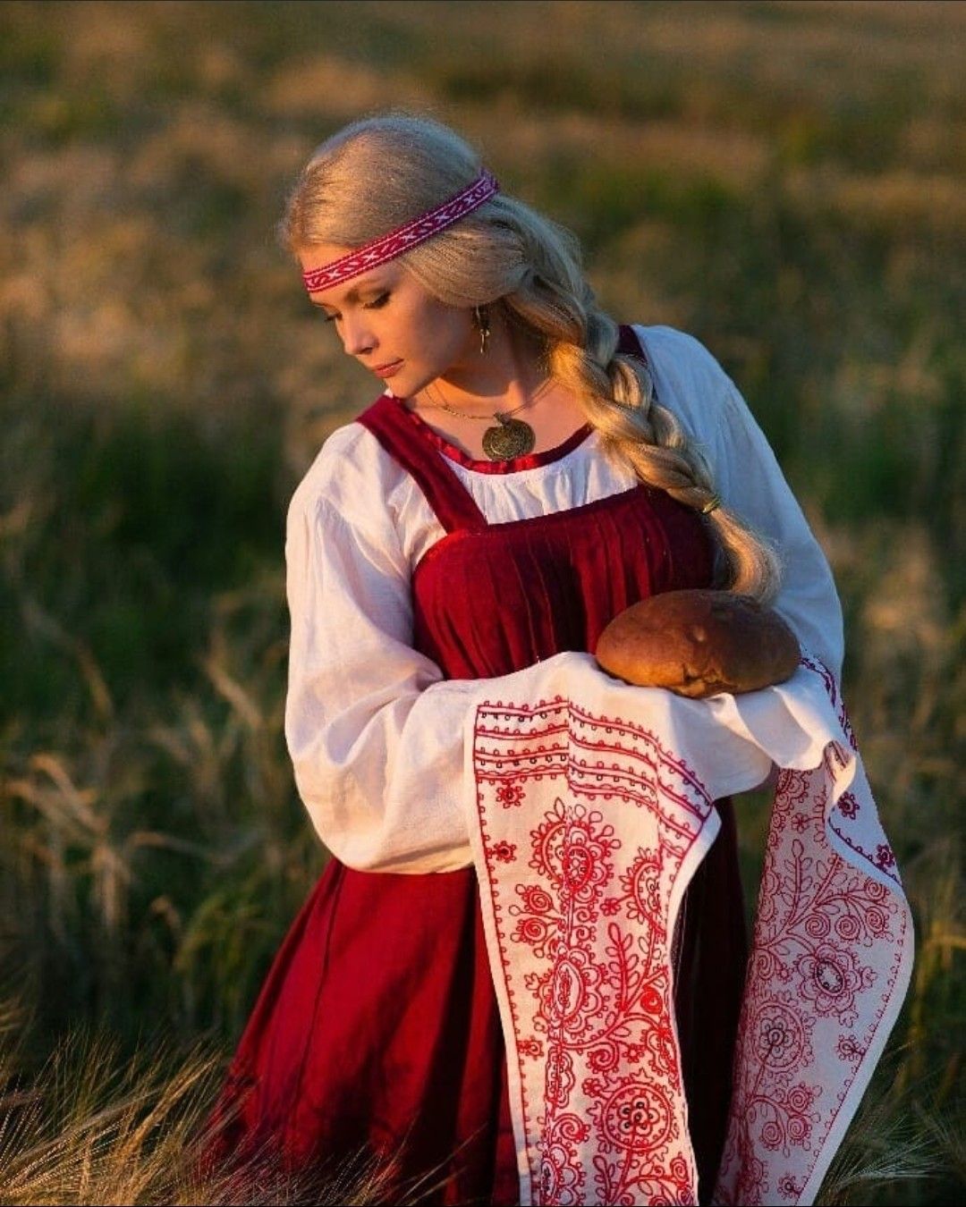 Girls in Slavic costumes in Kampinas