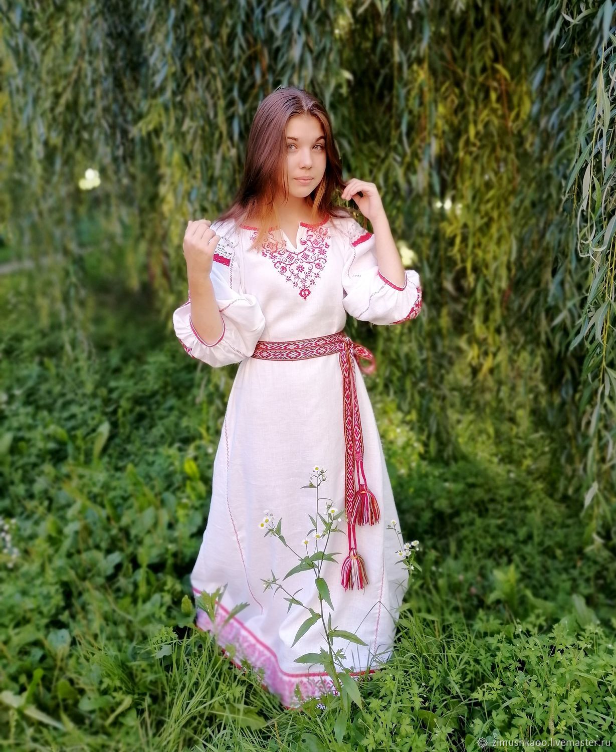 Girl Girls in Slavic costumes in Kampinas