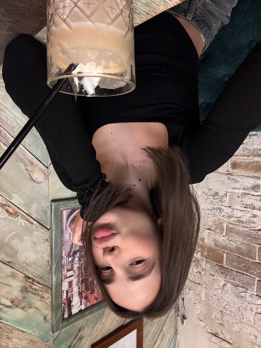 Fresh photos, fresh mood — Tina online in Kampinas